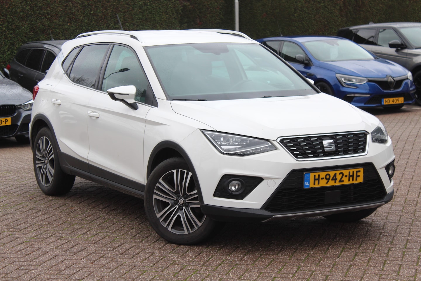 Seat Arona - 1.0 TSI Xcellence Business Intense / Trekhaak / Camera / 17'' / Keyless / Navigatie / DAB - AutoWereld.nl