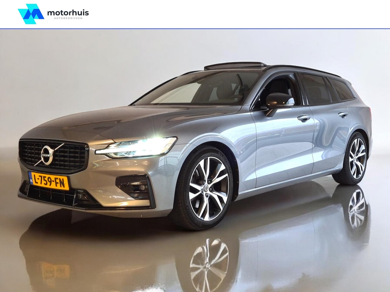 Volvo V60 - B3 163pk Geartronic Mild Hybrid R-Design AUTOMAAT FULL LED PANO HARMON KARDON TREKHAAK - AutoWereld.nl