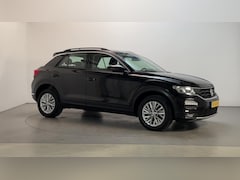 Volkswagen T-Roc - 1.5 TSI 150pk DSG Style Navigatie Parkeersensoren DAB+ App-Connect