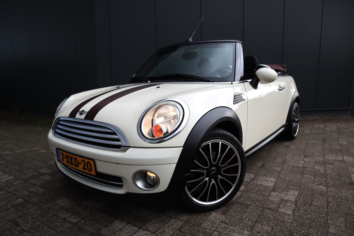 MINI Cabrio - Mini 1.6 Cooper 120 PK Airco  Pdc.  Etc. - AutoWereld.nl