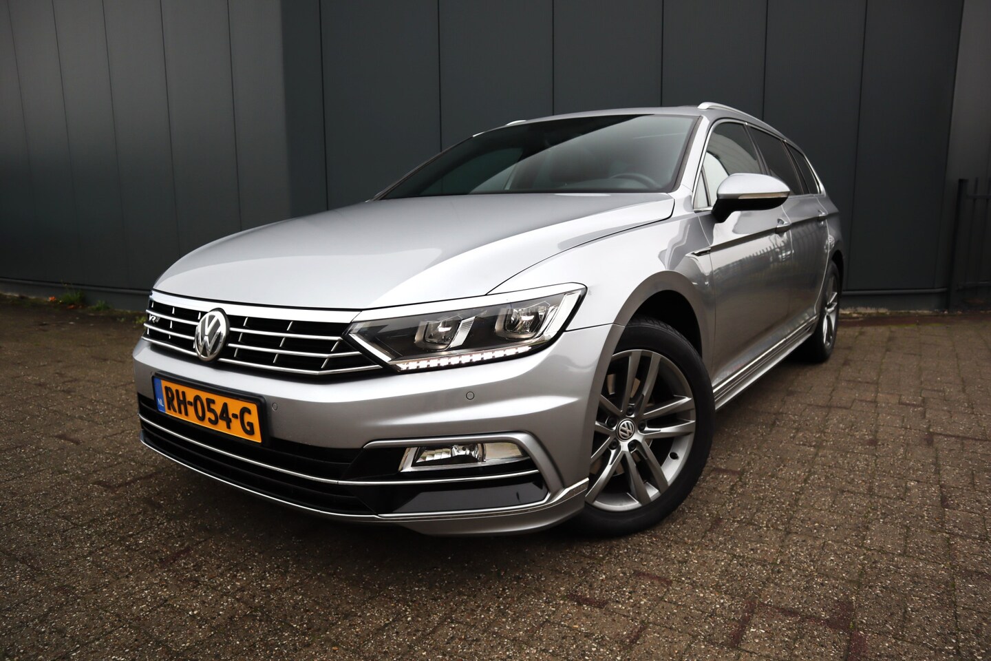 Volkswagen Passat Variant - 1.4 TSI Highline Business R-Line Automaat Panoramadak Sportleder Massage stoel Camera  Etc - AutoWereld.nl