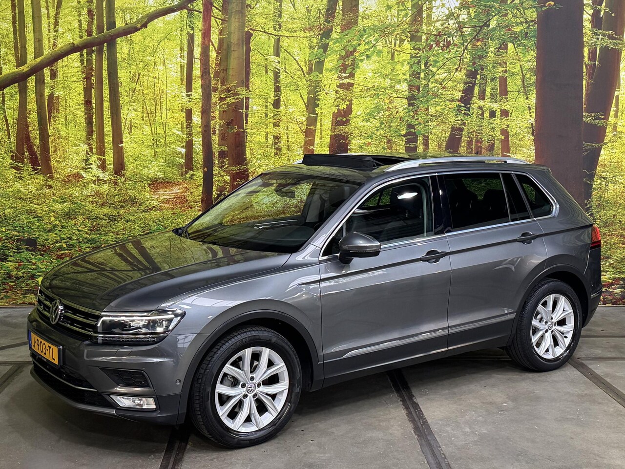 Volkswagen Tiguan - 1.4 TSI ACT Highline Automaat 150 PK Leder Panodak Trekhaak LED Sfeer Elek. Klep Elek. Sto - AutoWereld.nl