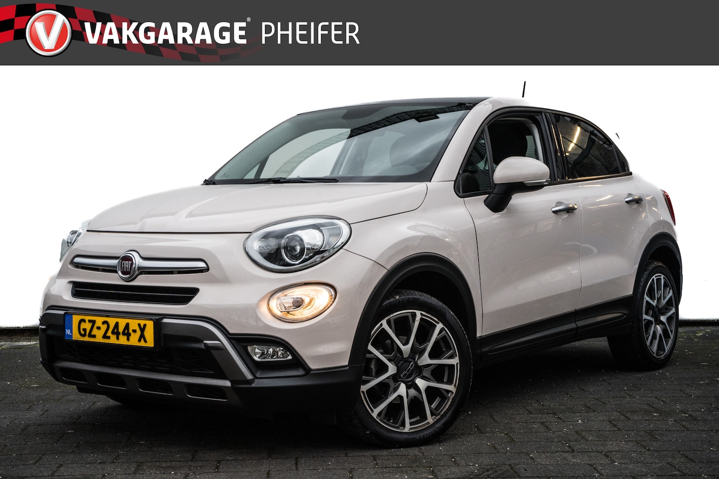 Fiat 500 X - 1.4 Turbo MultiAir Lounge Trekhaak/ Panoramadak/ Navigatie/ Pdc/ Cruise control/ Armsteun - AutoWereld.nl