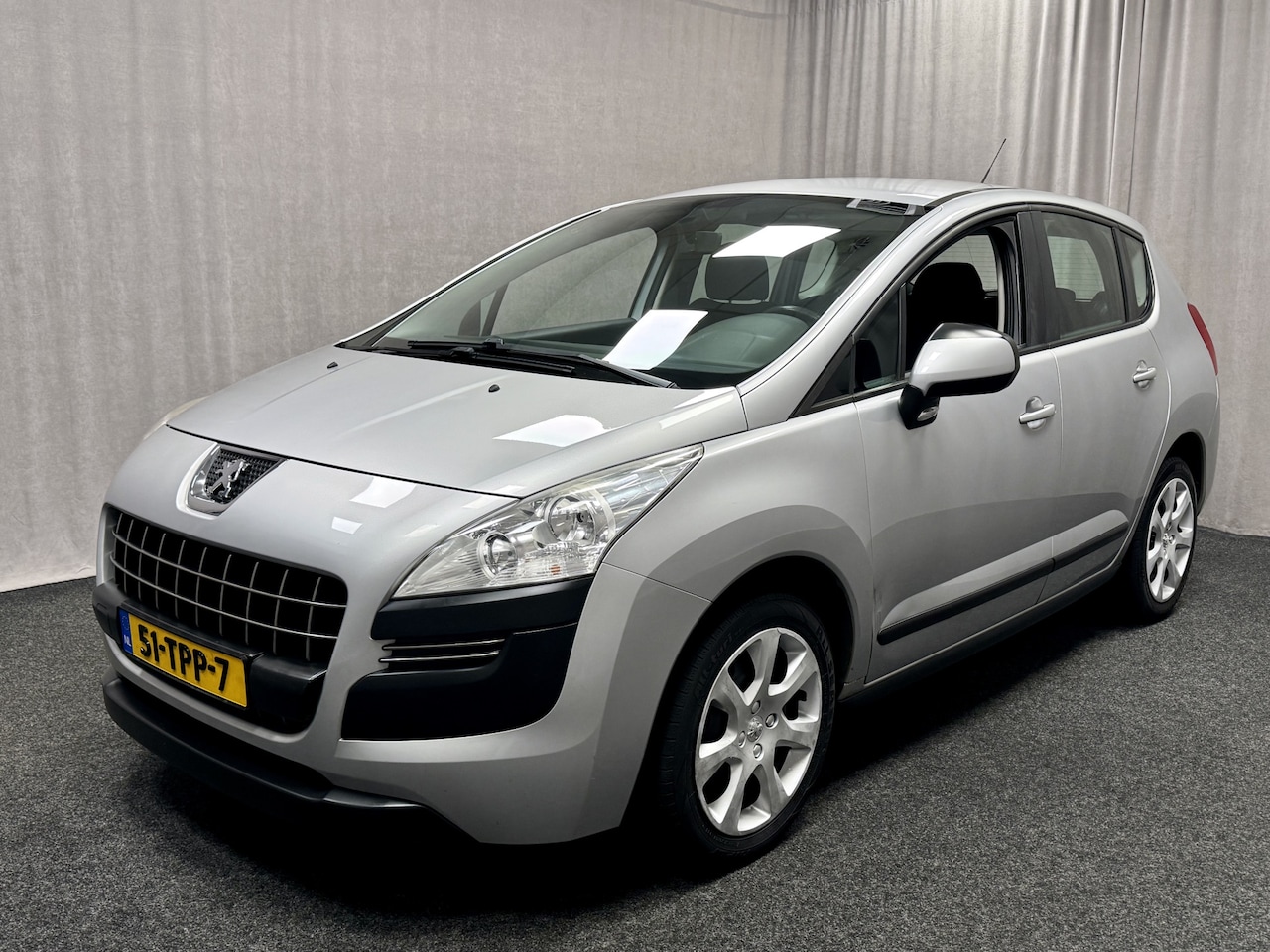 Peugeot 3008 - 1.6 HDiF SR | Cruise | Airco | Trekhaak | - AutoWereld.nl