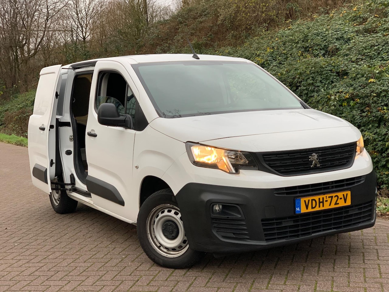 Peugeot Partner - 1.5 BlueHDI Premium 11-2019 EURO6 BTW VRIJ! - AutoWereld.nl