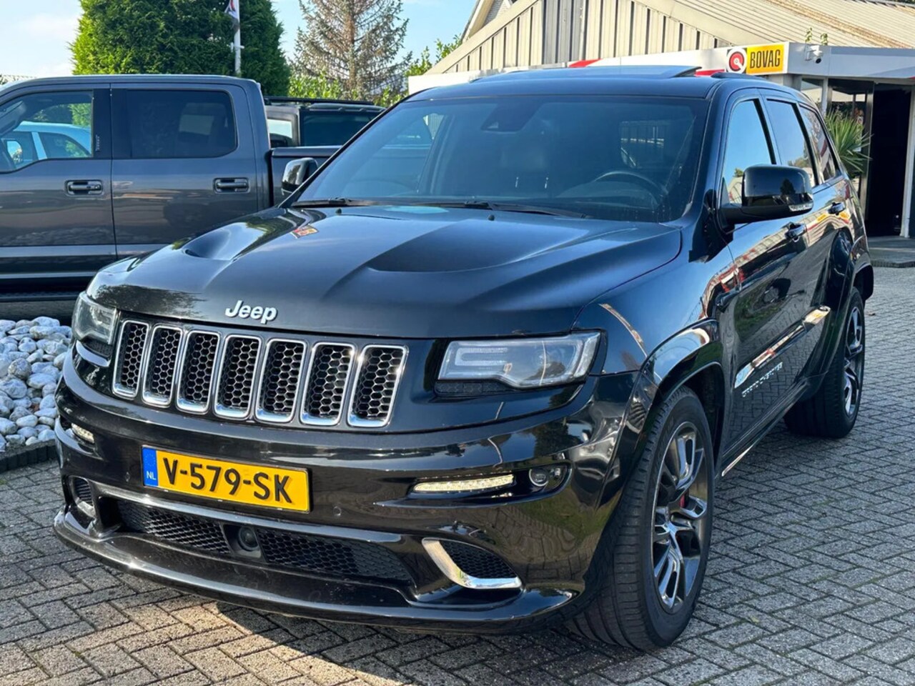 Jeep Grand Cherokee - 6.4 V8 SRT8 2013 Grijs Kenteken VAN LPG-G3 SRT - AutoWereld.nl