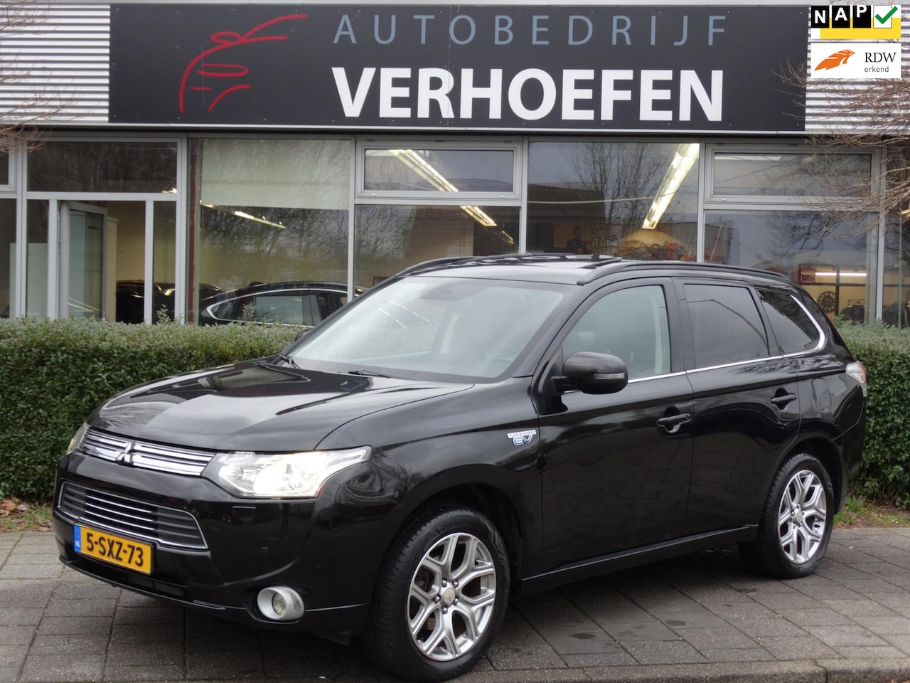 Mitsubishi Outlander - 2.0 PHEV Instyle+ - PANORAMADAK - CLIMATE CONTROL - NAVIGATIE - LANE ASSIST - STOELVERWARM - AutoWereld.nl