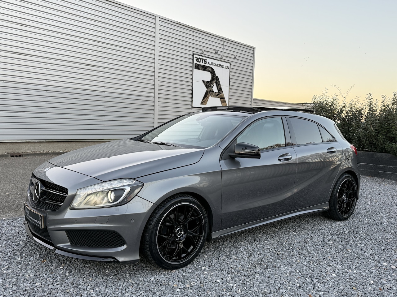 Mercedes-Benz A-klasse - A180 AMG Pano|Camera|Leer|LED|Harman-Kardon 1e Eig! - AutoWereld.nl