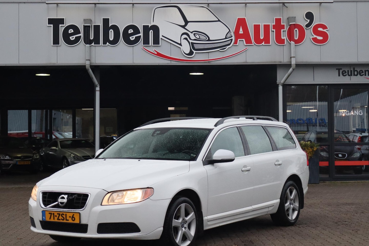 Volvo V70 - 2.4 D5 Kinetic Airco, Cruise control, Elektrische ramen, Half lederen interieur, Trekhaak - AutoWereld.nl