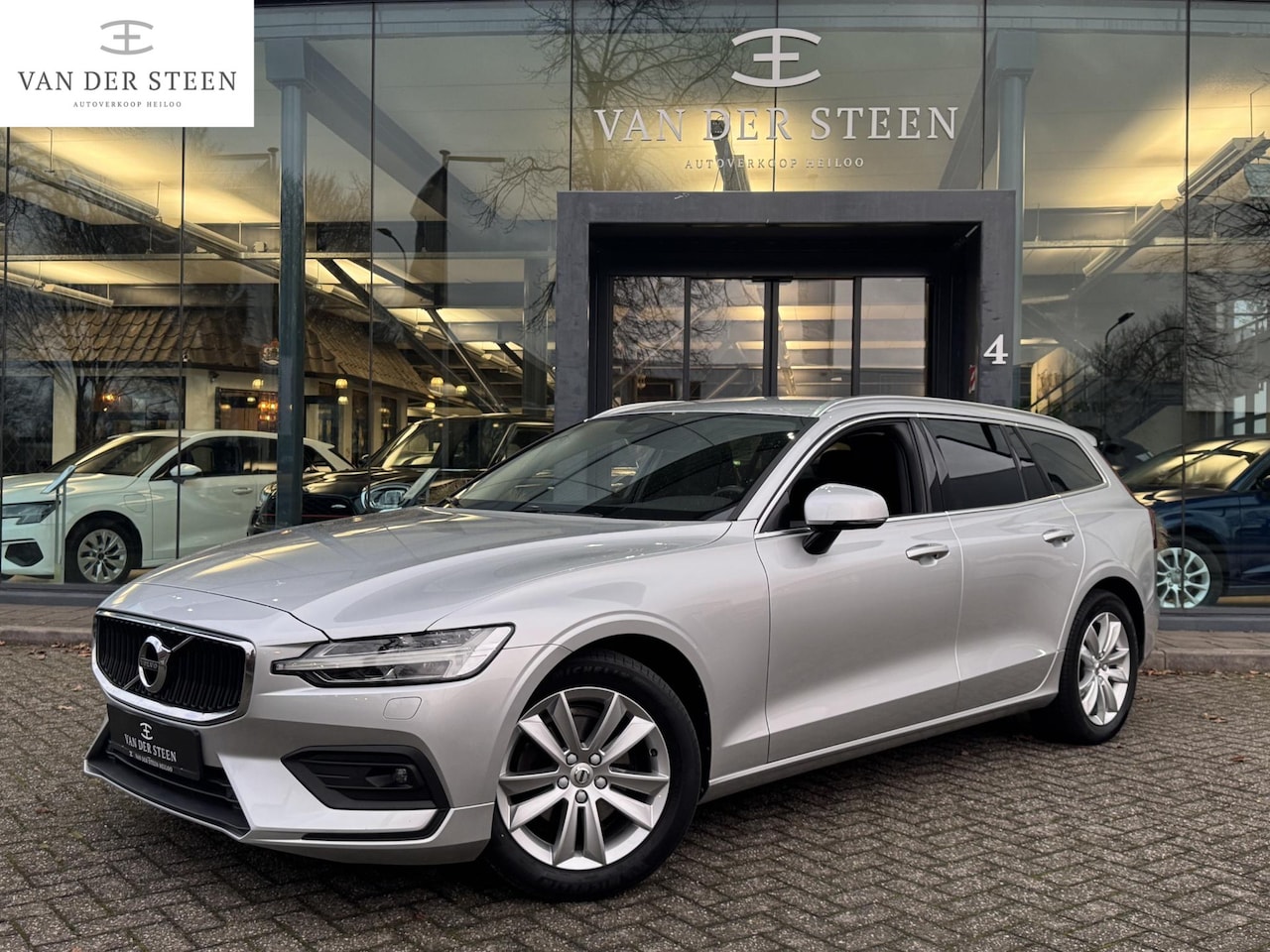 Volvo V60 - 2.0 B4 Business Pro Apple Carplay | Dealer Onderhouden | Adapt. Cruise - AutoWereld.nl