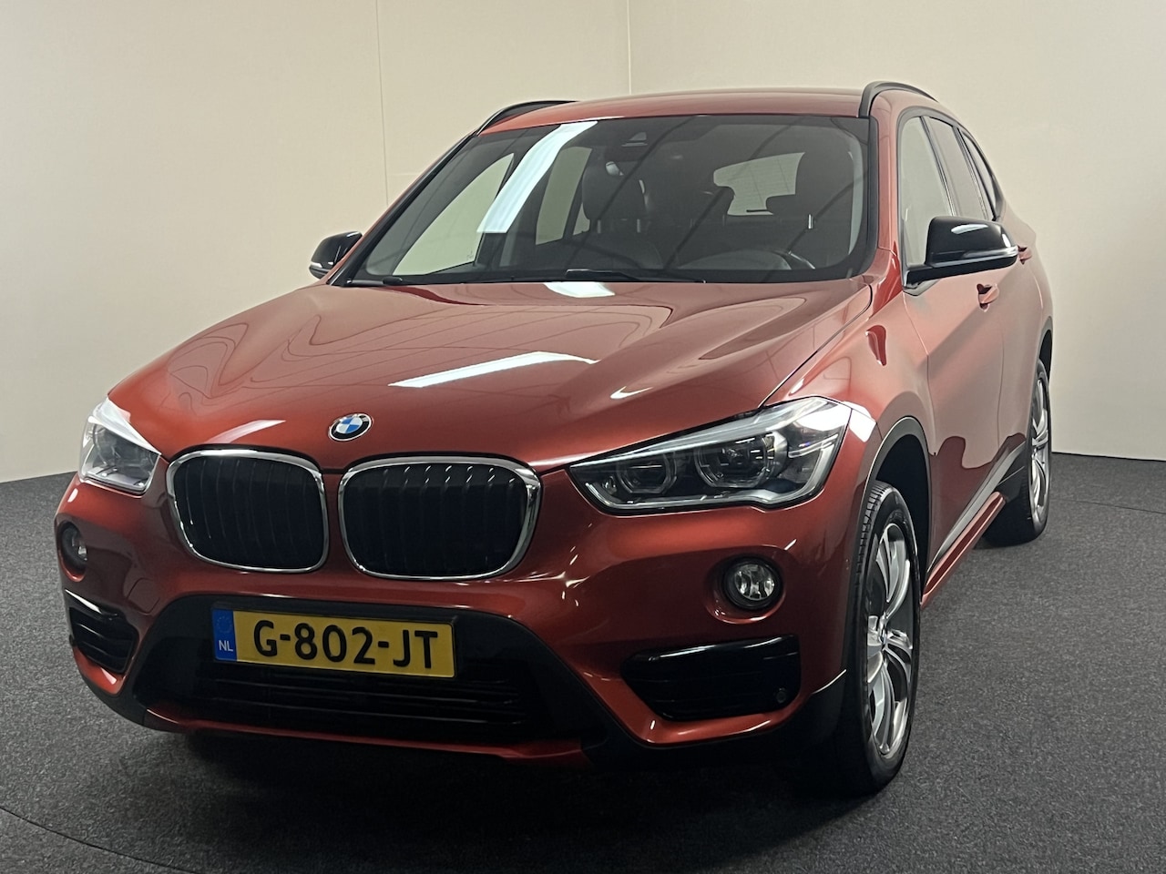 BMW X1 - xDrive20i High Executive Leder / Navi / Cruise / PDC, Stoelverw. /  Afn. Trekhaak - AutoWereld.nl