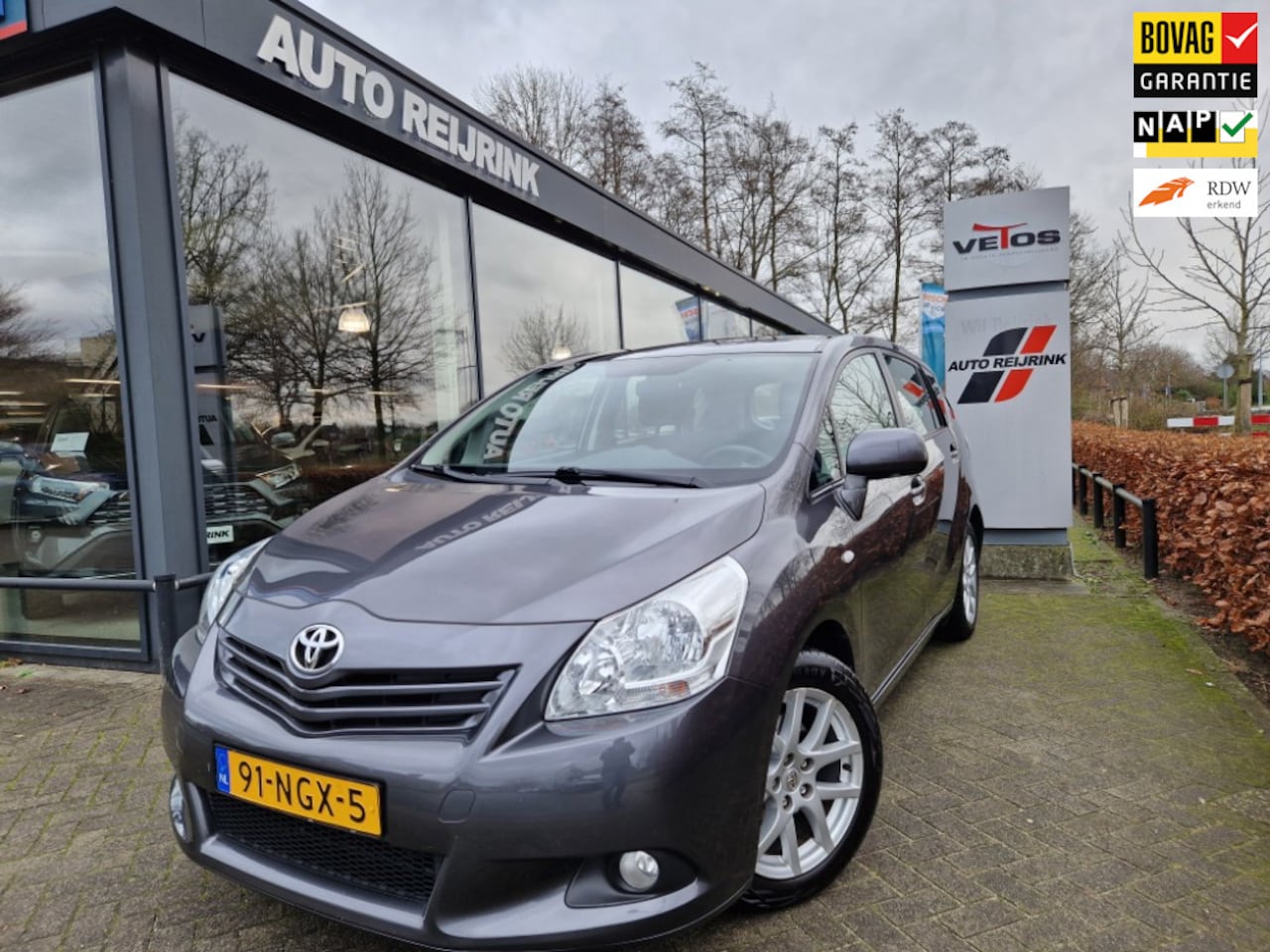 Toyota Verso - 1.8 VVT-i AUTOMAAT/7-PERS/Business Limited/PANORAMADAK/TREKHAAK/LMV/NAVI/1E EIGENAAR - AutoWereld.nl