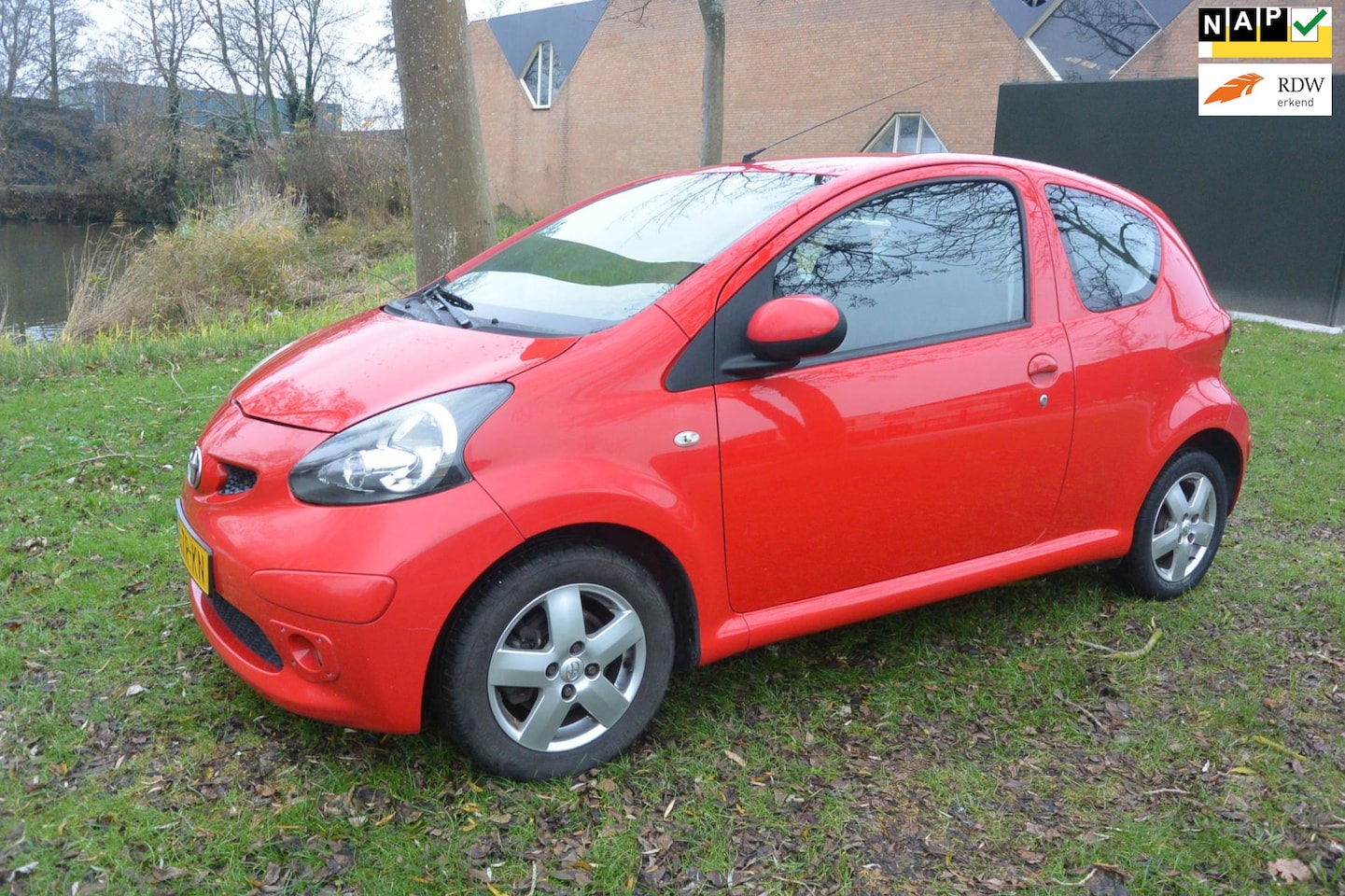 Toyota Aygo - 1.0-12V Sport*3drs*airco*NLauto*elektr pakket - AutoWereld.nl