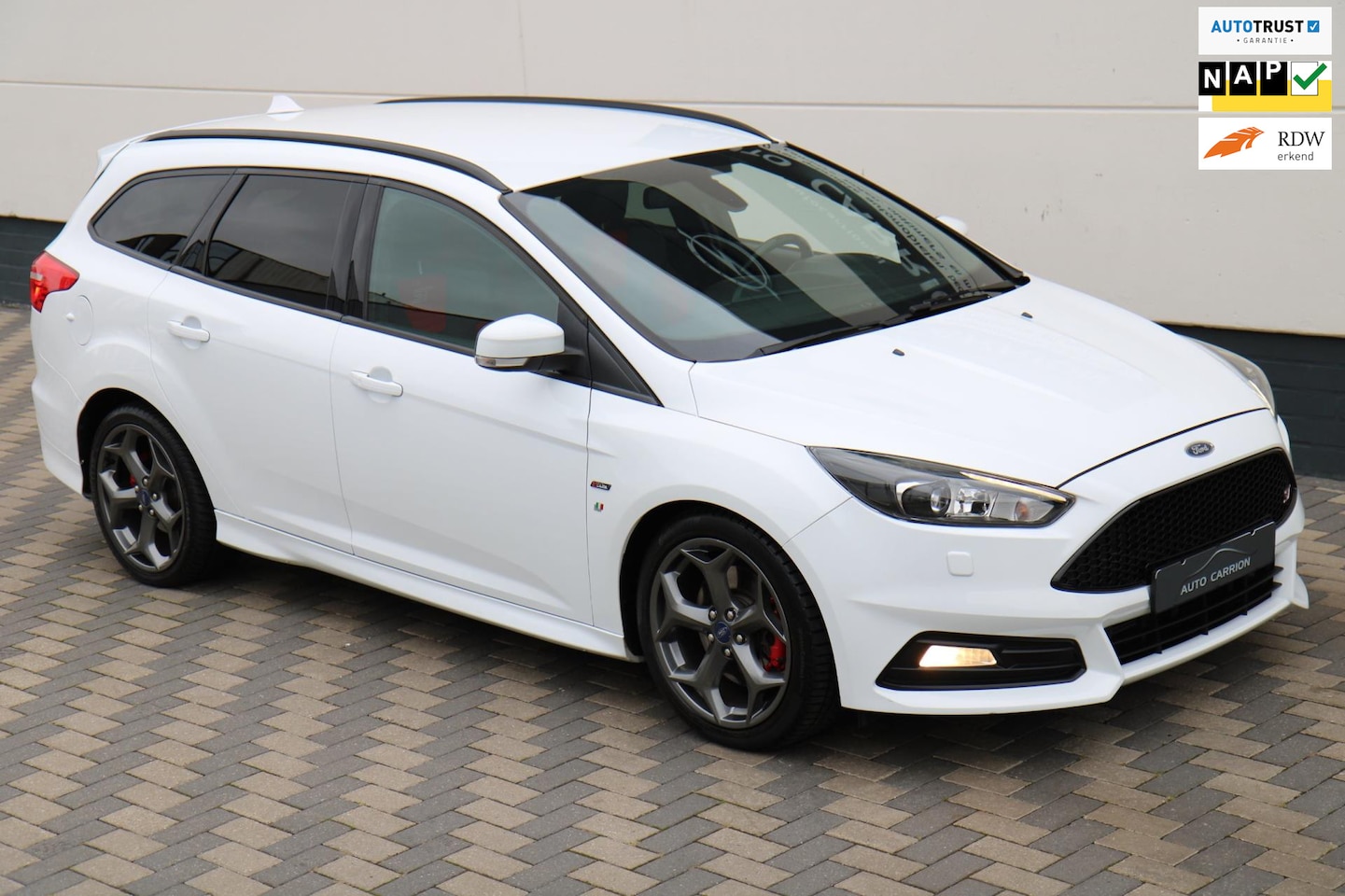 Ford Focus Wagon - 2.0 ST-3 250PK Xenon Navi Dealer Ond !! - AutoWereld.nl