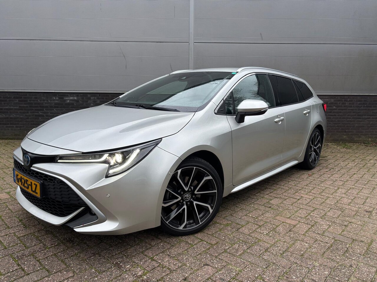 Toyota Corolla Touring Sports - 2.0 Hybrid Executive JBL 2.0 Hybrid Executive JBL - AutoWereld.nl