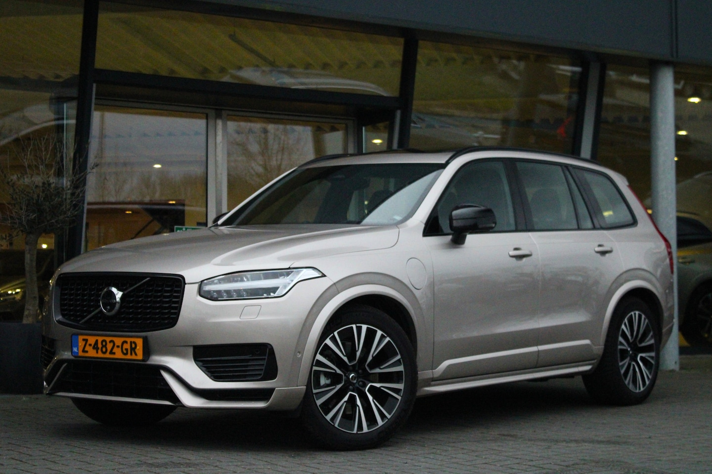 Volvo XC90 - T8 Recharge AWD Ultimate Dark | Luchtvering | Panoramadak | Bowers & Wilkins | 360° Camera - AutoWereld.nl