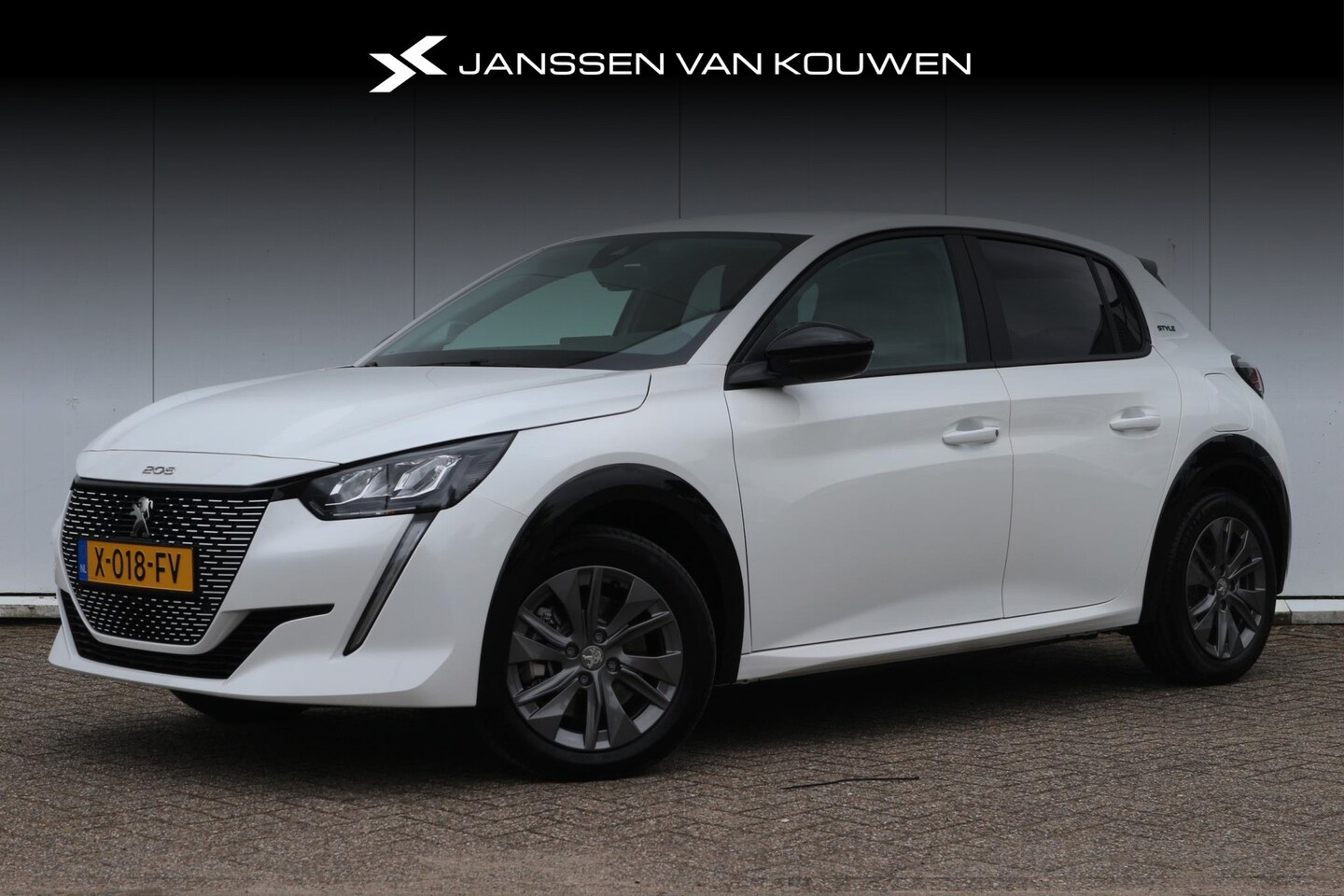 Peugeot e-208 - EV 136 pk Style 50 kWh / Navigatie / Camera / Cruise control - AutoWereld.nl