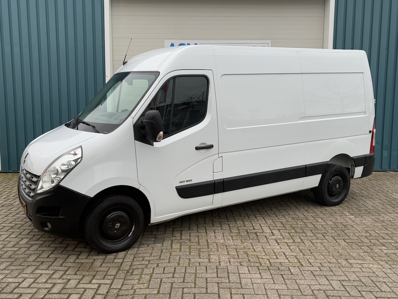 Renault Master - T35 2.3 150Pk dCi L2H2 Eco / Cruise / Airco / Navi / Trekhaak / Apk t/m 18-08-2025 - AutoWereld.nl