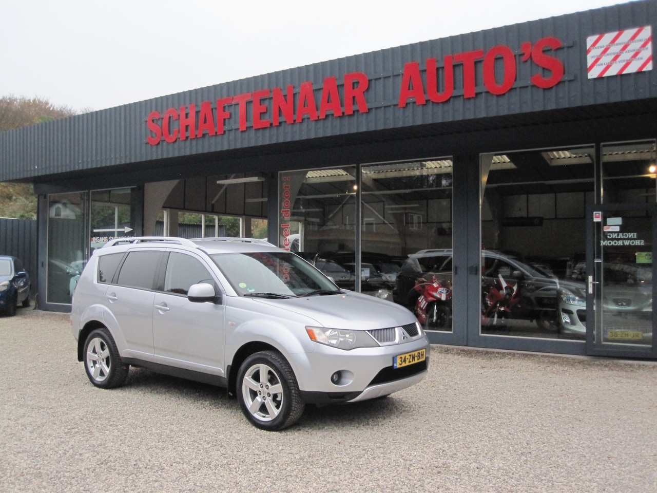 Mitsubishi Outlander - 2.4 Intro Edition 2WD met trekhaak apk 28-05-2025 - AutoWereld.nl