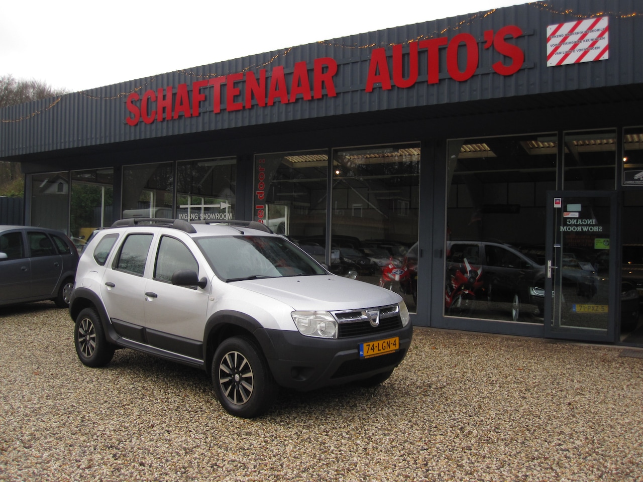 Dacia Duster - 1.6 Ambiance 2wd zeer mooi met trekhaak en winterset wielen apk 04-12-2025 - AutoWereld.nl