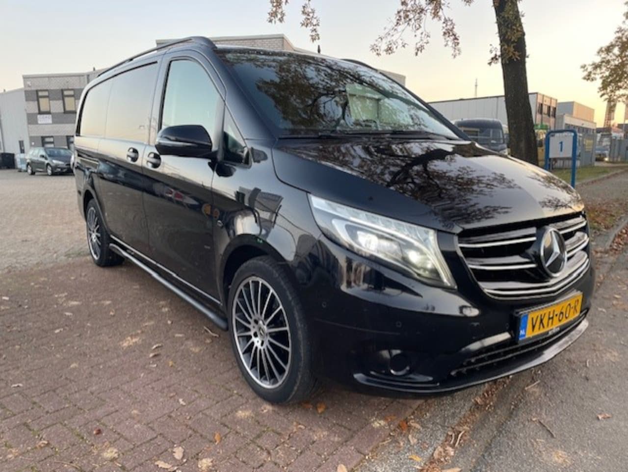 Mercedes-Benz Vito - 119 CDI Edition Lang Automaat 1e Eigenaar Airco/ECC,Navigatie,Camera,Leder,LED - AutoWereld.nl