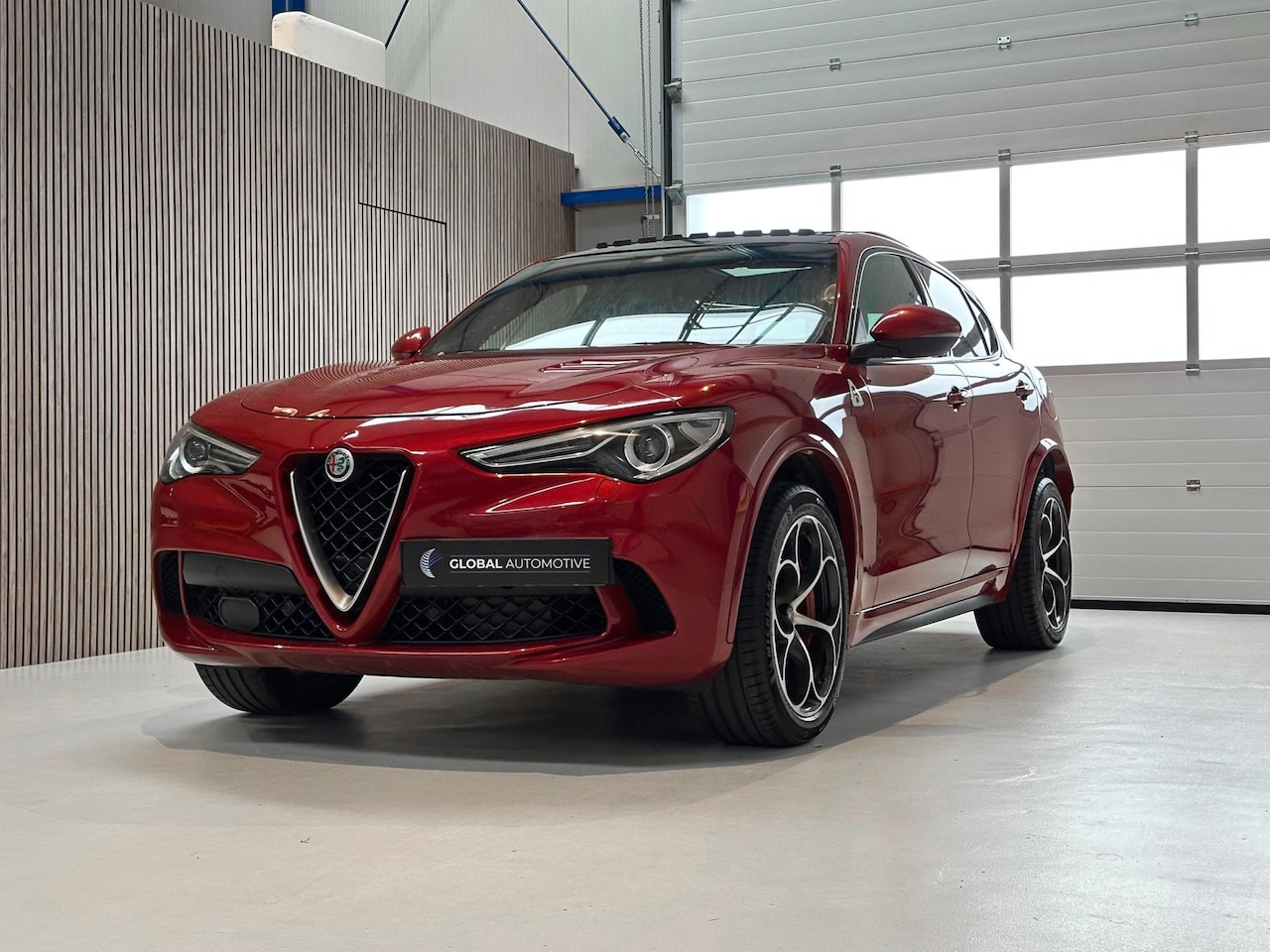 Alfa Romeo Stelvio - 2.9 V6 AWD Quadrifoglio - 510 PK QV - ROSSO COMPETIZIONE - STUURVERWARMING - AutoWereld.nl