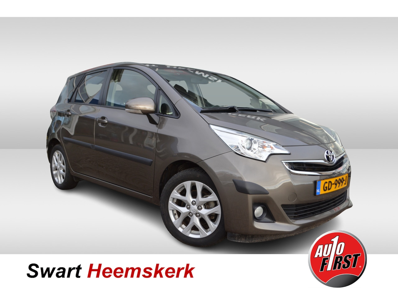 Toyota Verso S - 1.3 VVT-i Trend | Panoramadak | NL auto | Trekhaak | Climate Control - AutoWereld.nl