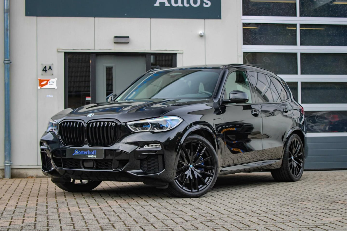 BMW X5 - xDrive45e High Executive M-sport B&W|SKYLOUNGE - AutoWereld.nl