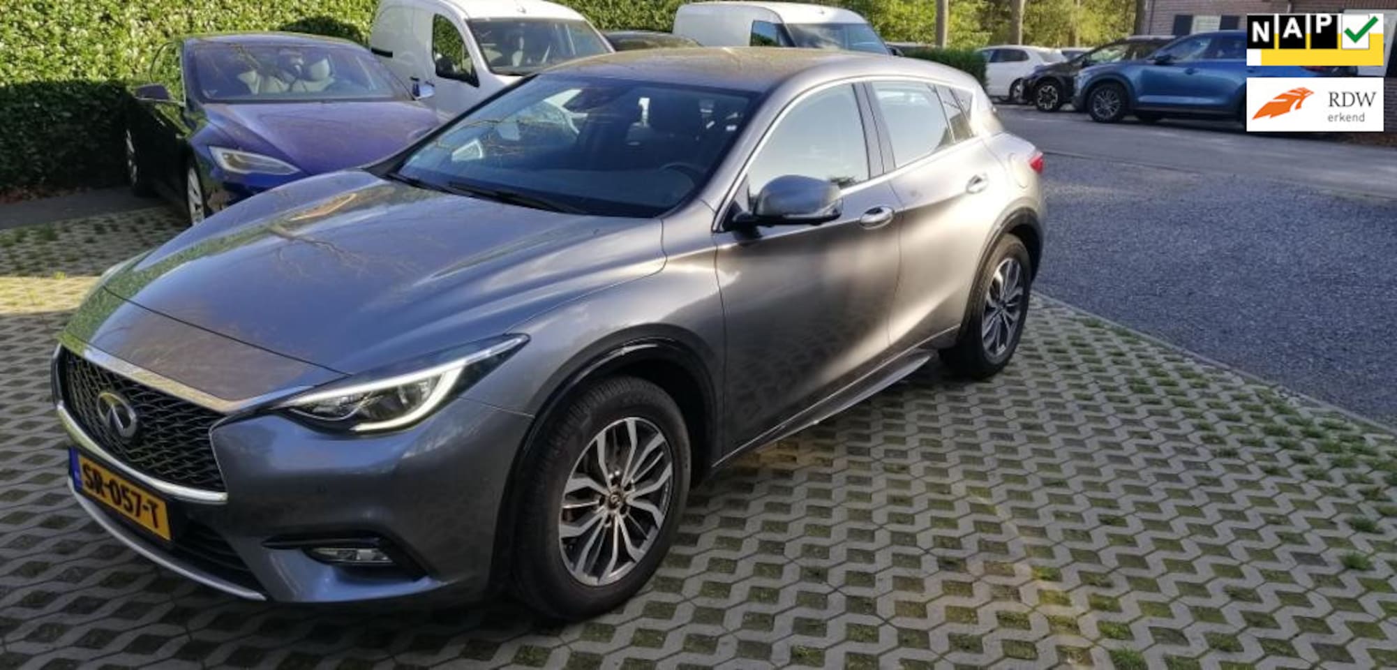 Infiniti Q30 - 1.6t Business navi, 360 graden camera - AutoWereld.nl