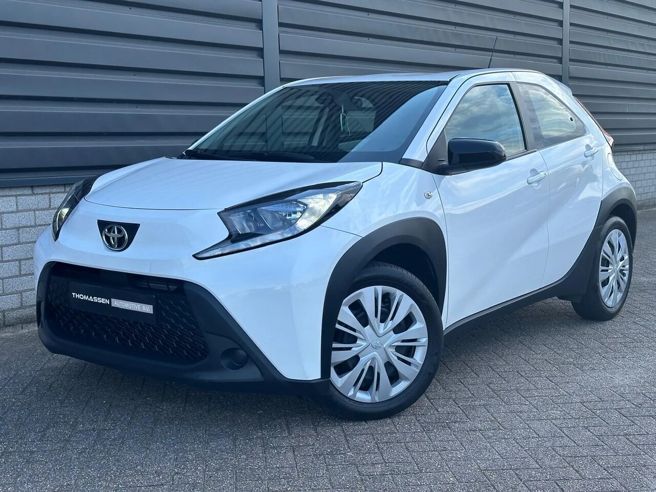 Toyota Aygo X - 1.0 VVT-i S-CVT play AUTOMAAT!! - AutoWereld.nl