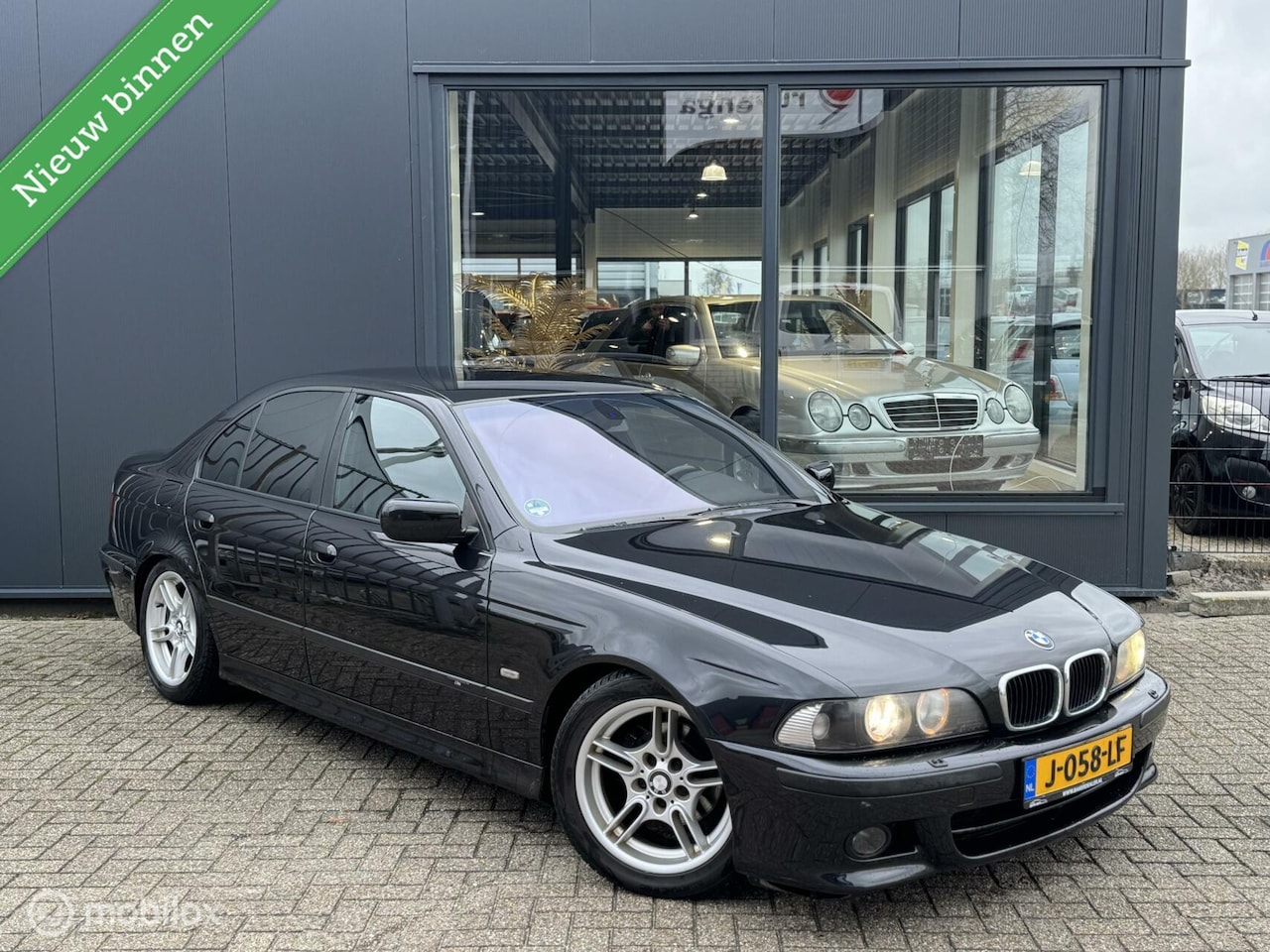 BMW 5-serie - 523i / M-Sport / Xenon / Sport stoelen / Leder / - AutoWereld.nl