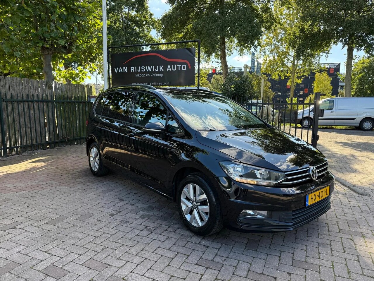 Volkswagen Touran - 1.6 TDI SCR Comfortline 5Pers Clima Nav Cruise-con Dealer Ond - AutoWereld.nl