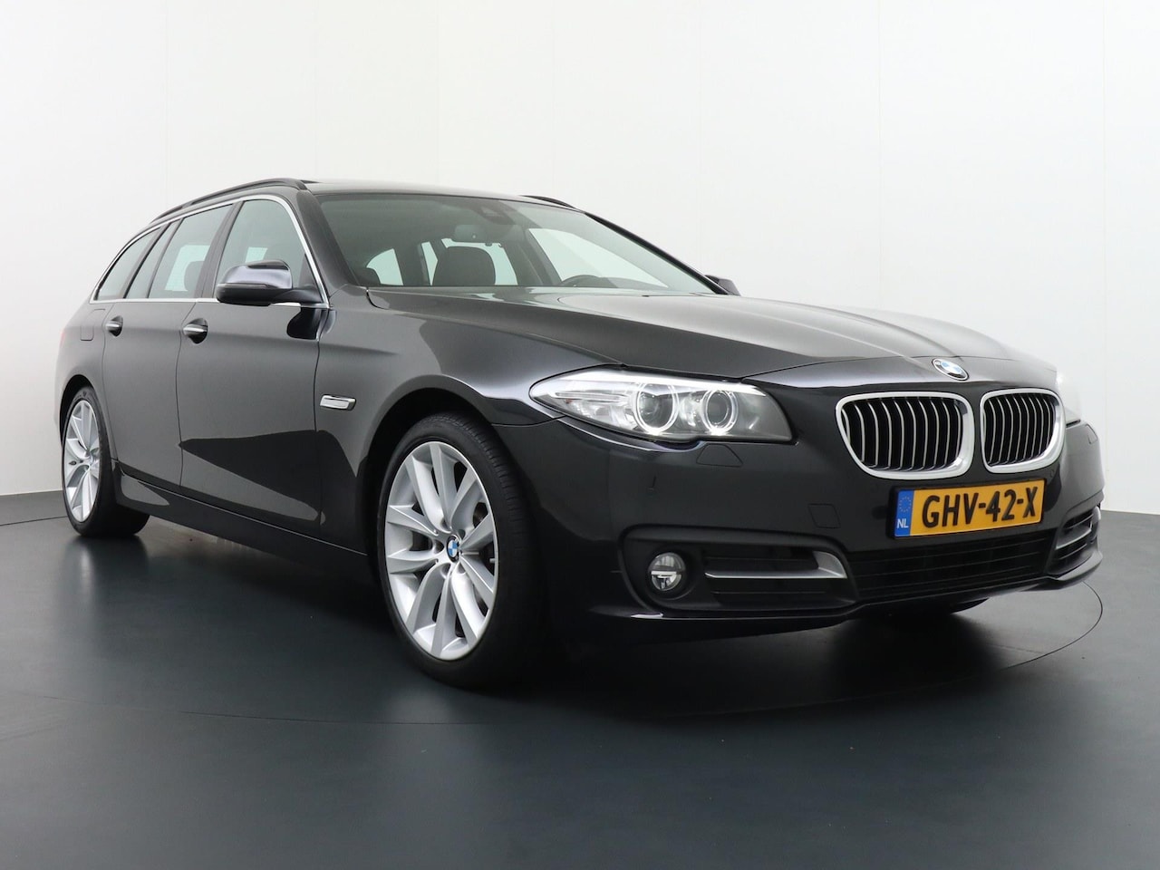 BMW 5-serie Touring - 520i High Executive Automaat Uniek! - AutoWereld.nl