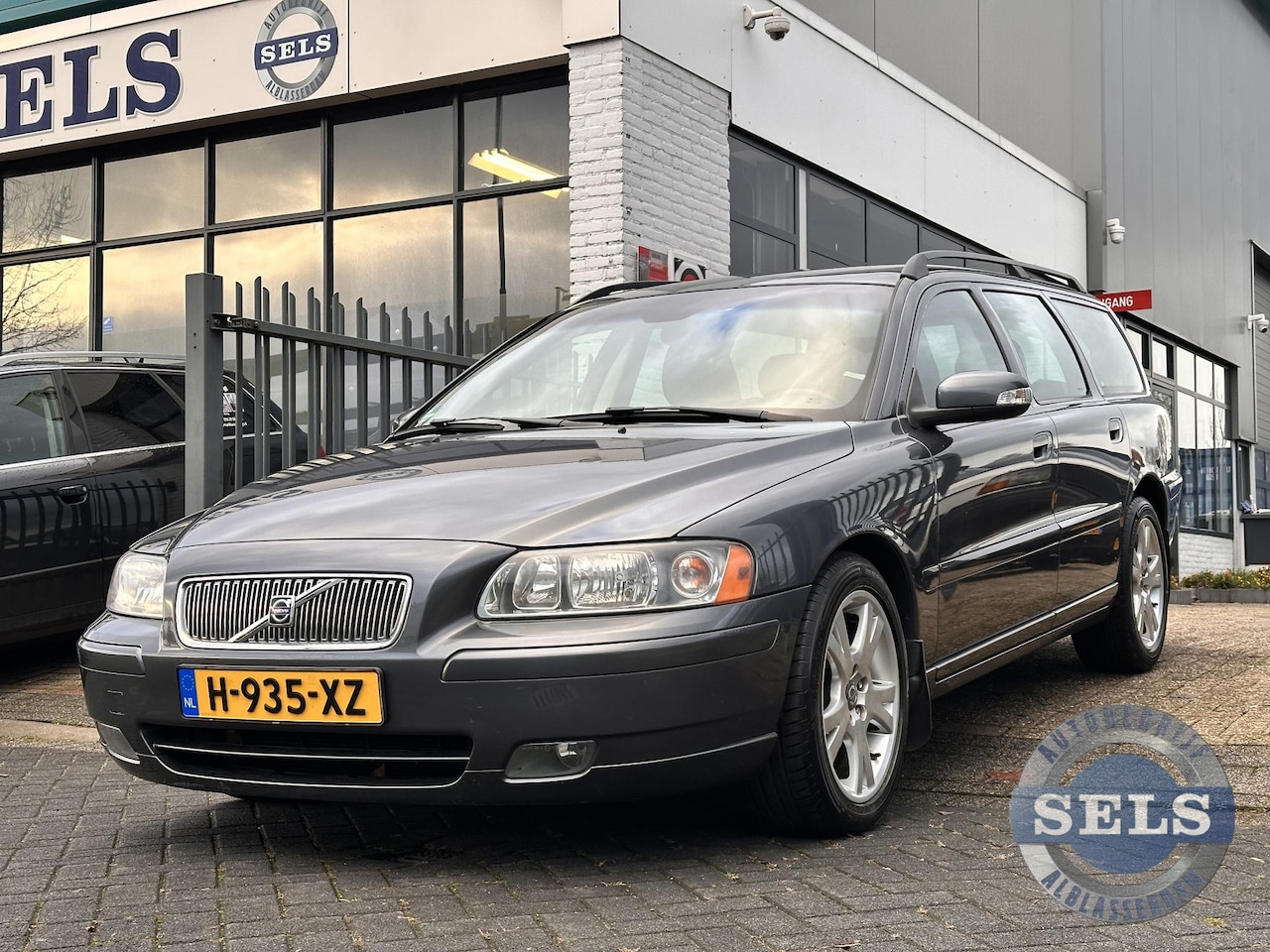 Volvo V70 - 2.4 D5 185PK Momentum Geartronic YOUNGTIMER! - AutoWereld.nl