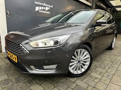 Ford Focus Wagon - 1.0 Titanium Camera | PDC | Navigatie | Trekhaak | stuurverwarming |