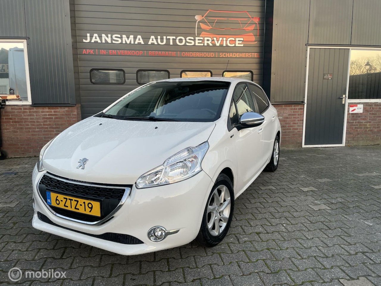 Peugeot 208 - 1.2 nieuwe distributie. Navigatie Cruisecontrole - AutoWereld.nl