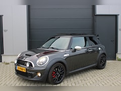 MINI Cooper S - Navigatie, Panoramaradak, Stoelverwarming, Lederen interieur