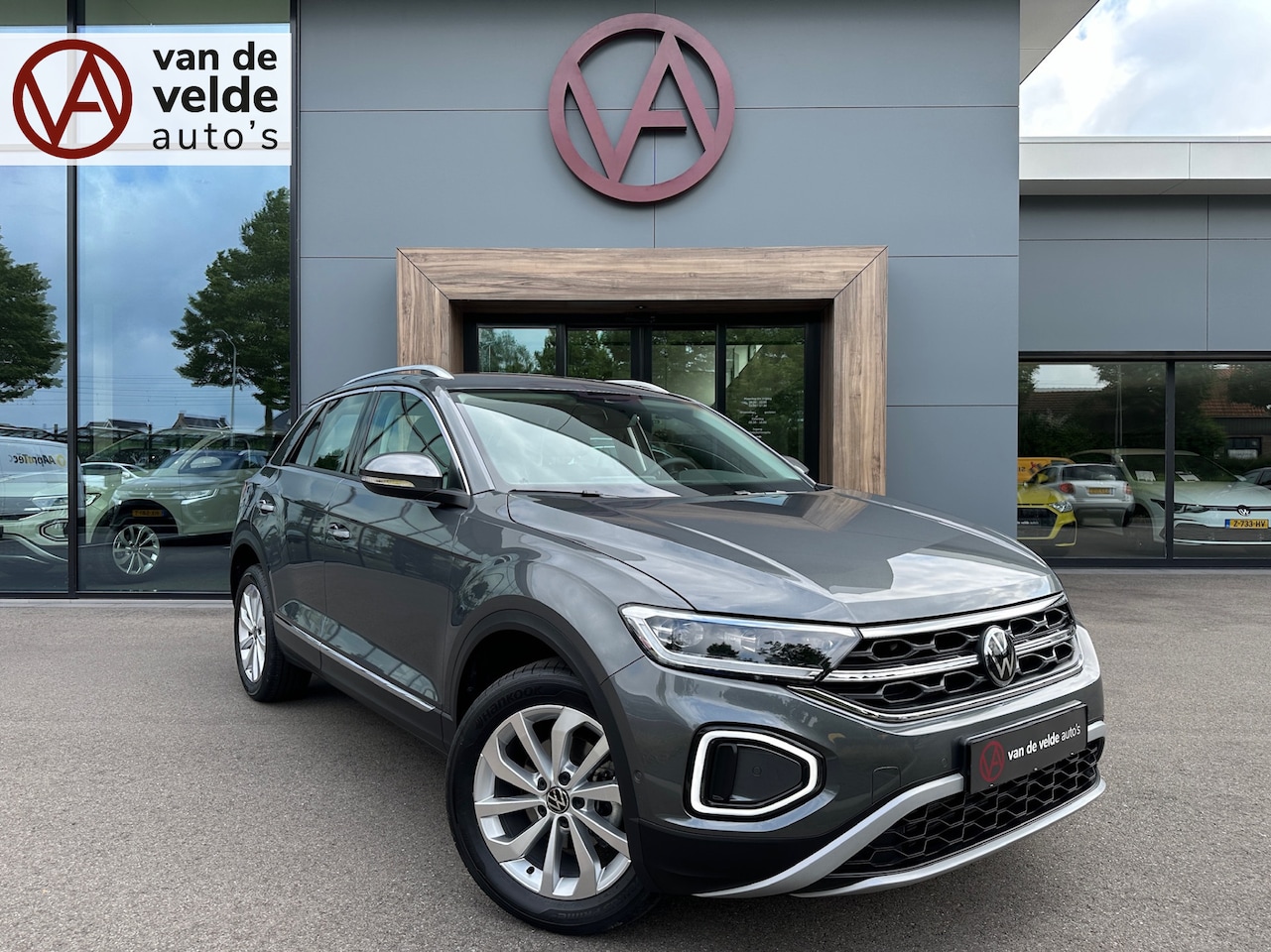 Volkswagen T-Roc - 1.5 TSI 150pk DSG Style | Camera | Dode hoek | Keyless | Rijklaar incl. garantie - AutoWereld.nl