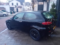 Alfa Romeo 147 - 1.6 T.Spark Progression nw apk bij aflevering