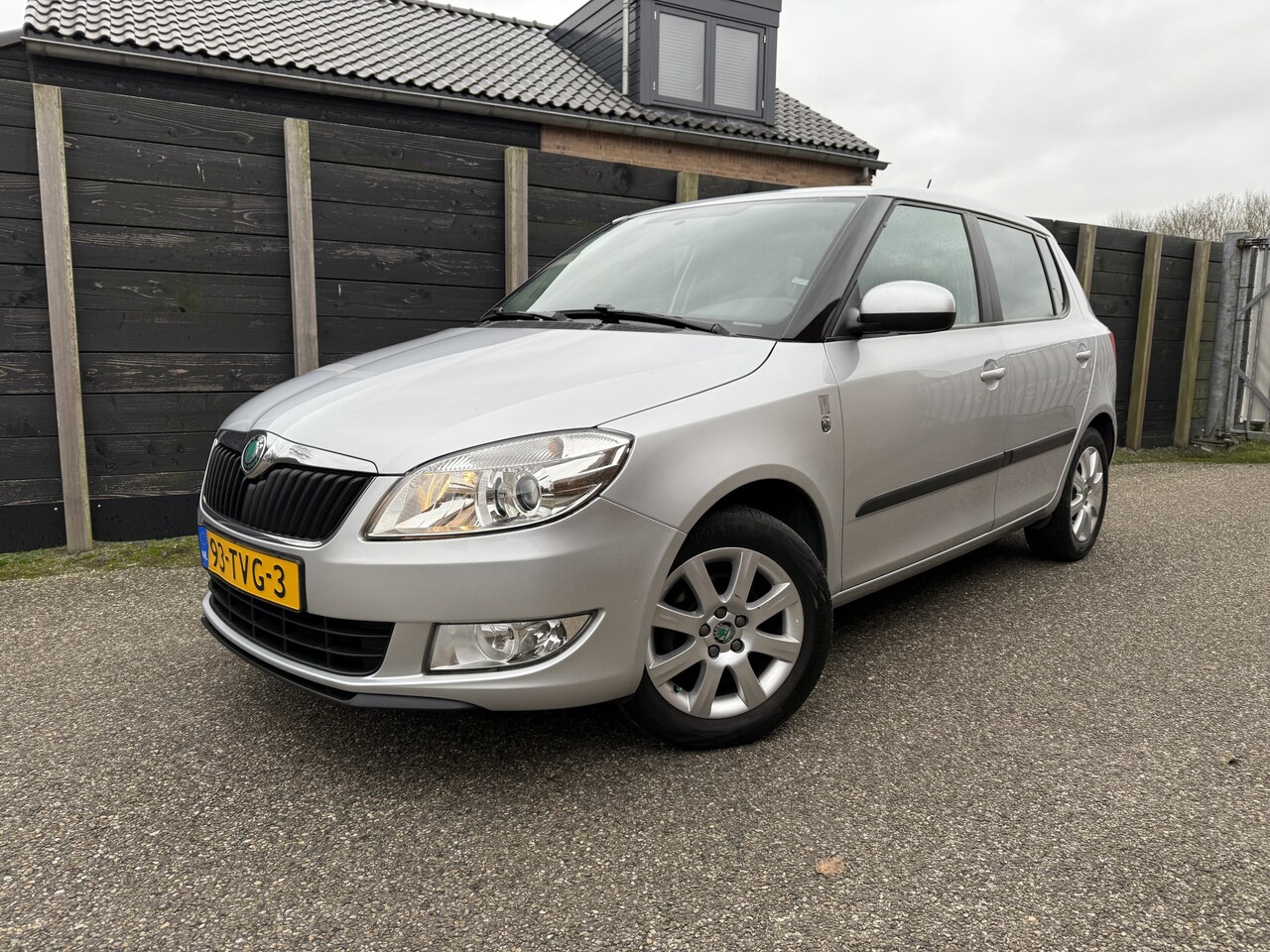 Skoda Fabia - 1.2 TSI Style 1 eig. dealer ondrh. - AutoWereld.nl