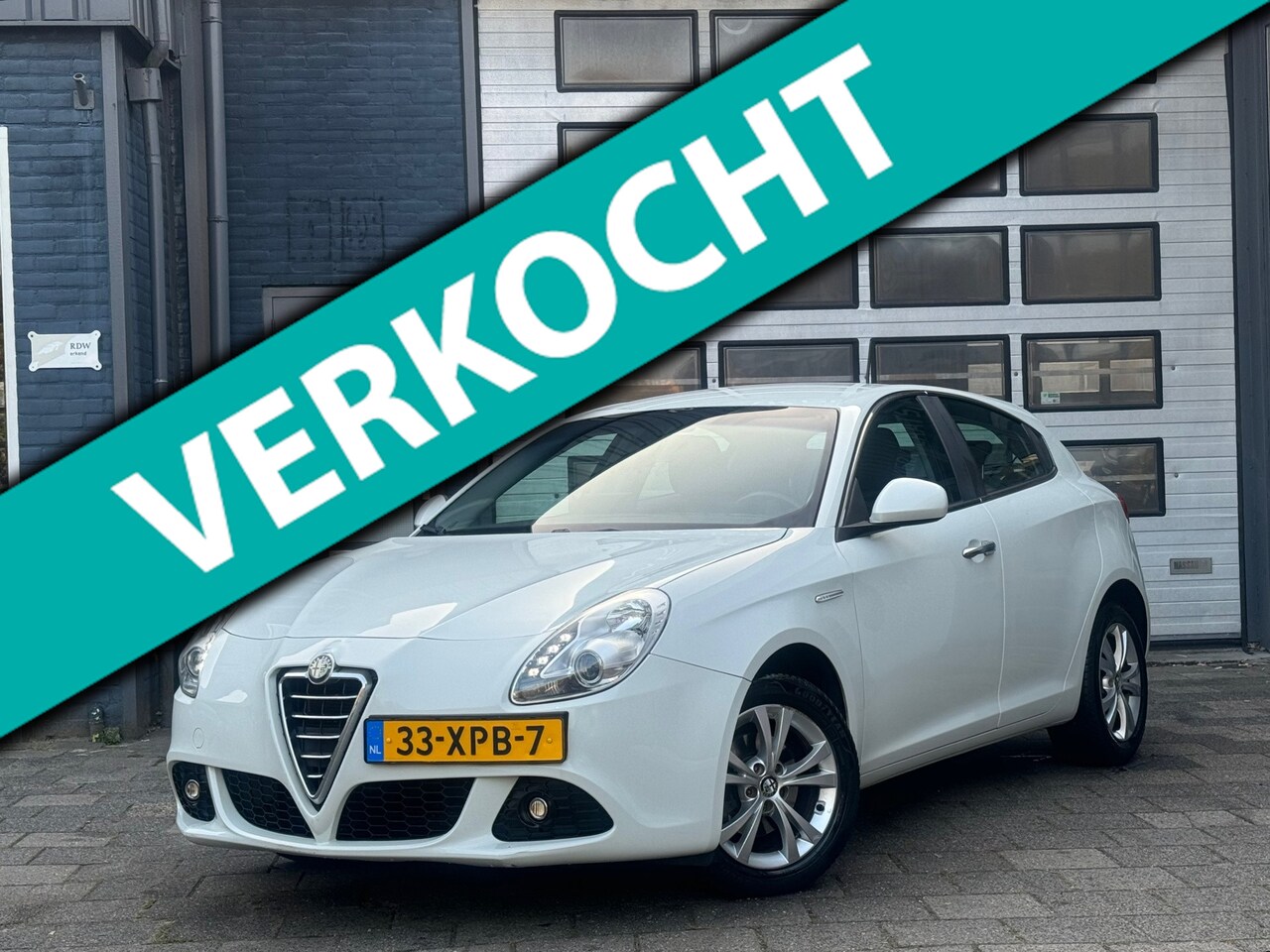 Alfa Romeo Giulietta - 1.4 T Distinctive | Clima | Navi | Cruise | PDC | N.A.P - AutoWereld.nl