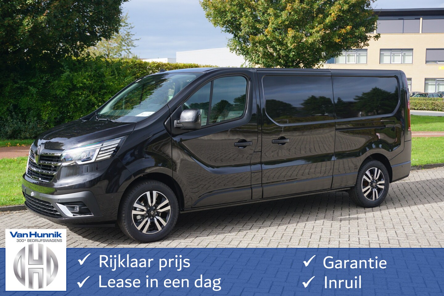 Renault Trafic - 2.0 170PK L2H1 EDC Automaat Navi, LM Velg, Betimmering, Trekhaak, 2x Schuifdeur!! NR. T01* - AutoWereld.nl