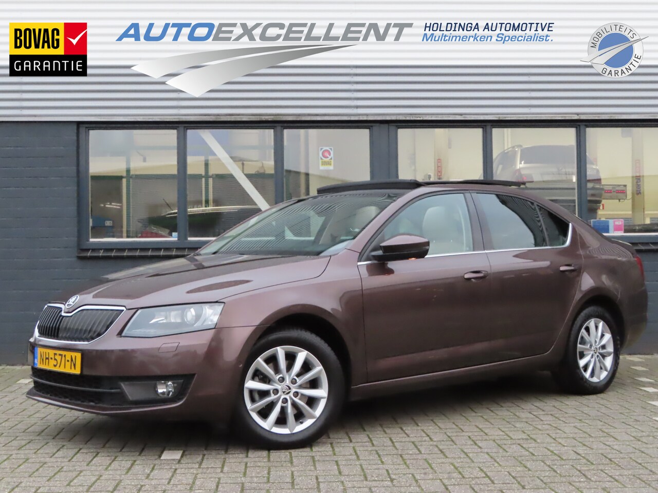 Skoda Octavia - 1.0 TSI Greentech Style Business DSG | pano dak | stoelverwarming | groot navi | xenon - AutoWereld.nl