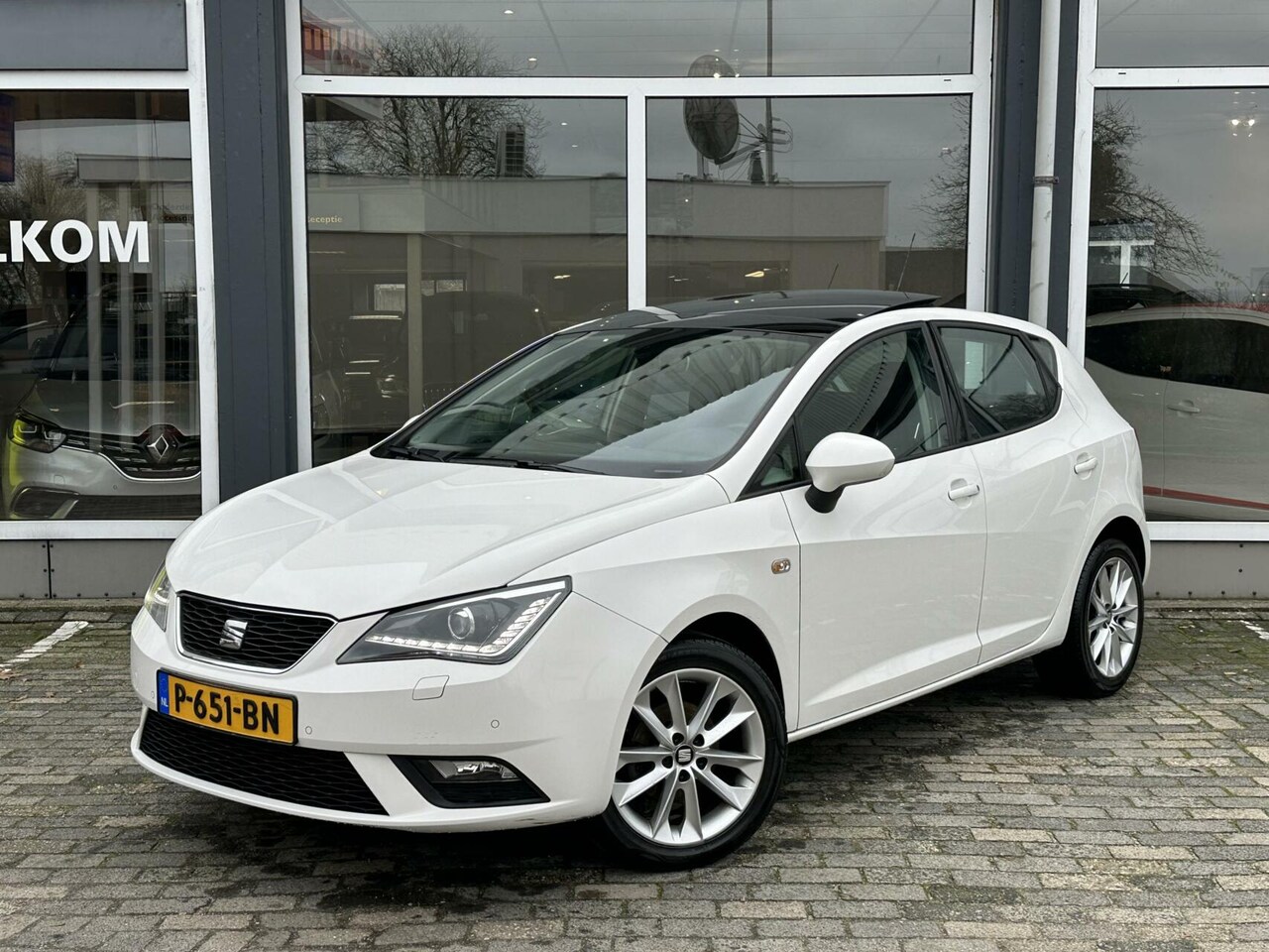 Seat Ibiza - 1.2 TSI FR Pano, PDC, 2e eigenaar, Rijklaarprijs - AutoWereld.nl