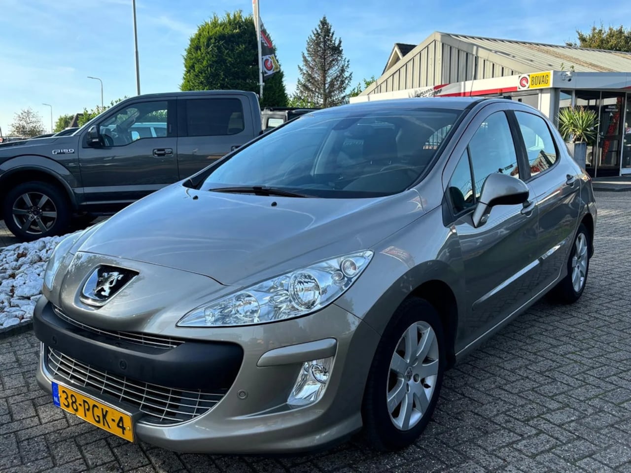 Peugeot 308 - 1.6 Benzine 2011 Automaat 105.000 KM Trekhaak - AutoWereld.nl