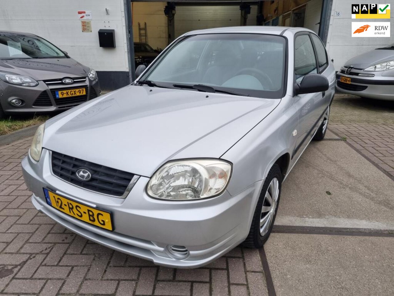 Hyundai Accent - 1.3i Active Young 1.3i Active Young - AutoWereld.nl