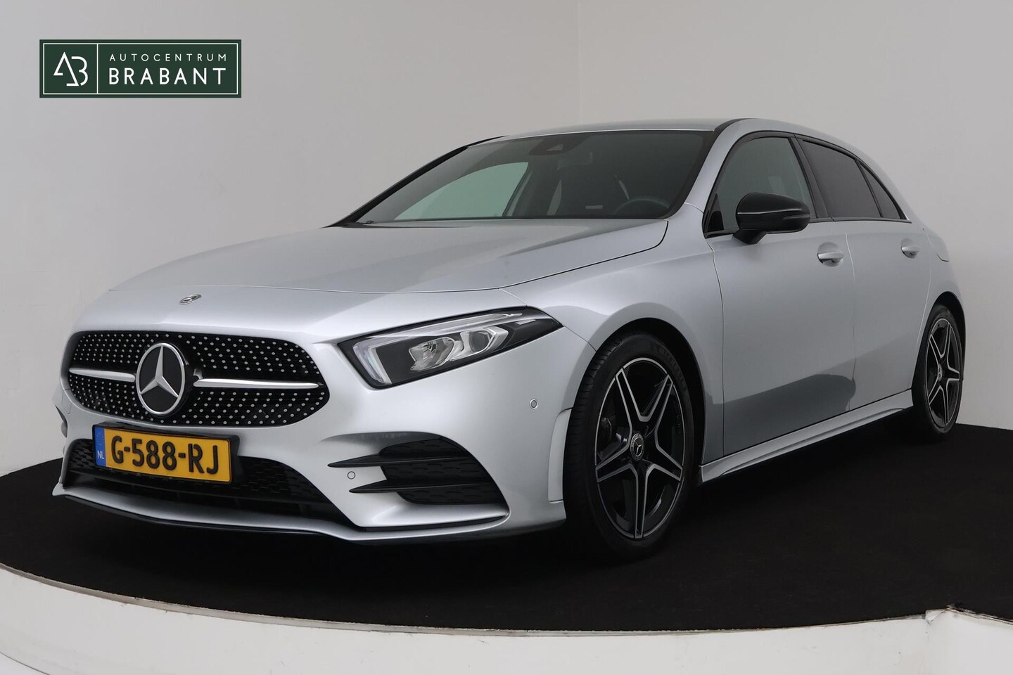 Mercedes-Benz A-klasse - 160 AMG (NAVIGATIE, CAMERA, LED, PARKEERSENSOREN, 1e EIGENAAR, GOED ONDERHOUDEN) - AutoWereld.nl