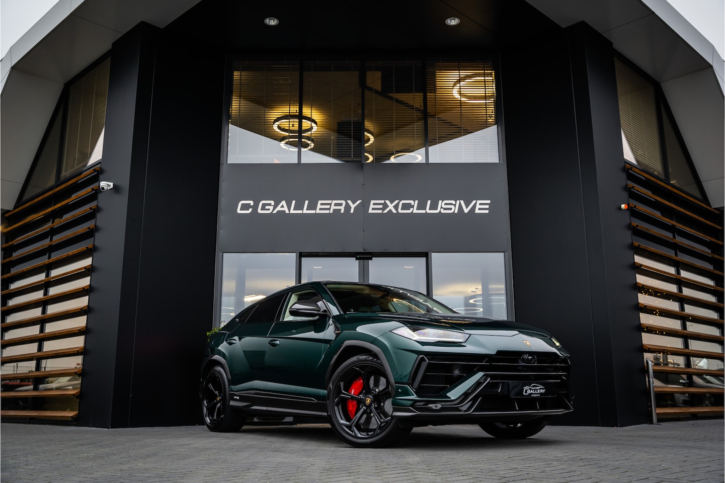 Lamborghini Urus - 4.0 V8 S 666PK | Panorama | Keramisch | Carbon | Luchtvering | B&O + - AutoWereld.nl