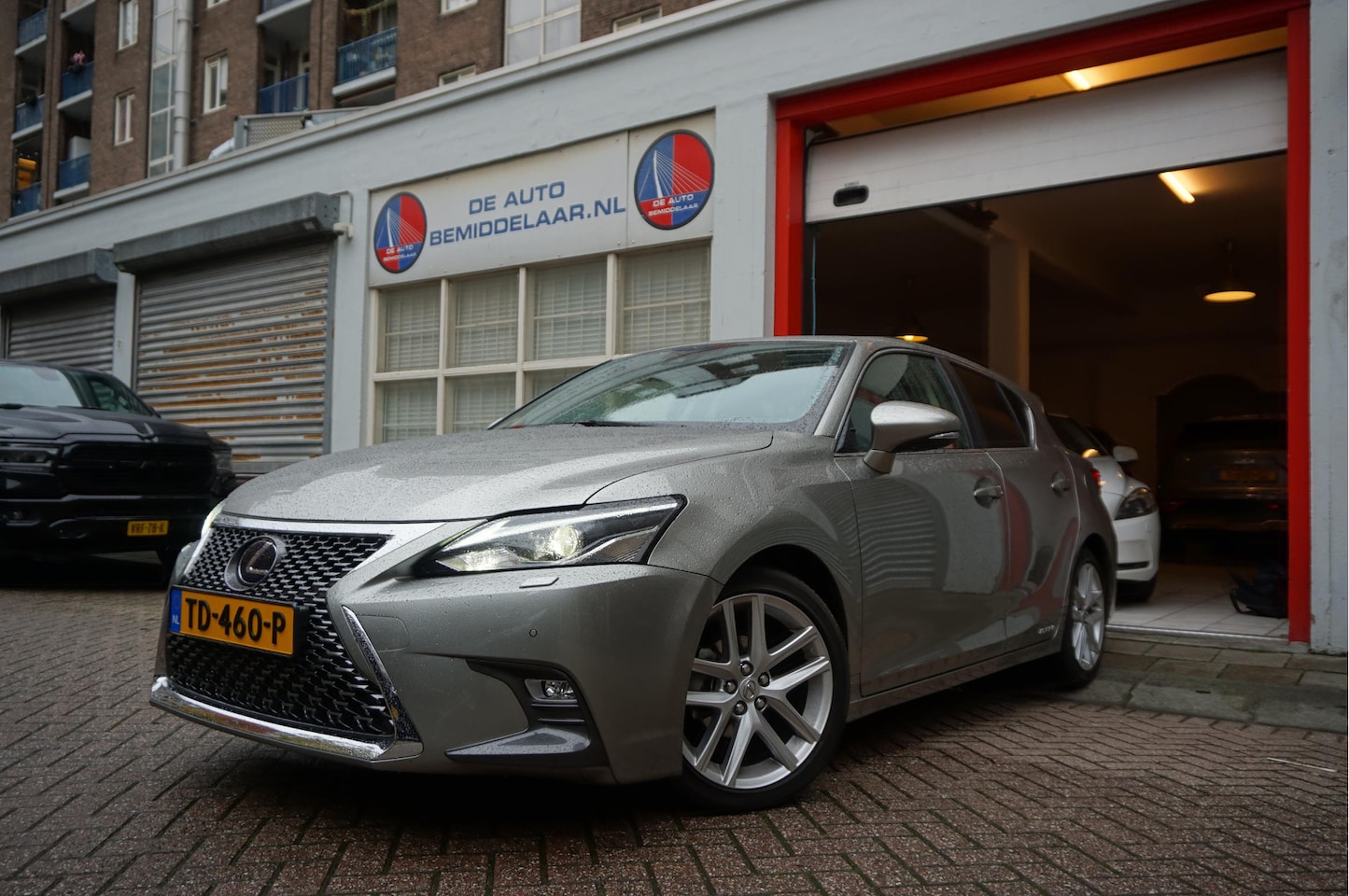 Lexus CT 200h - Luxury Line | Leer | Opendak | Adaptive cruise | Lane deoparture | Camera | Electrisch ver - AutoWereld.nl