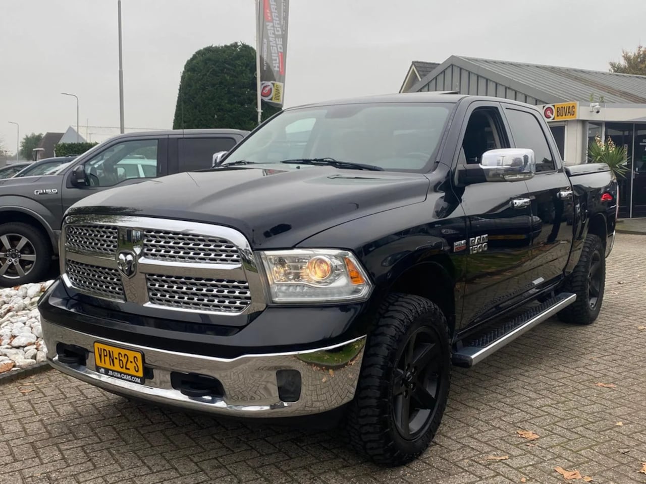 Dodge Ram 1500 - 5.7 V8 Sport 4x4 Zwart 2013 LPG Facelift - AutoWereld.nl